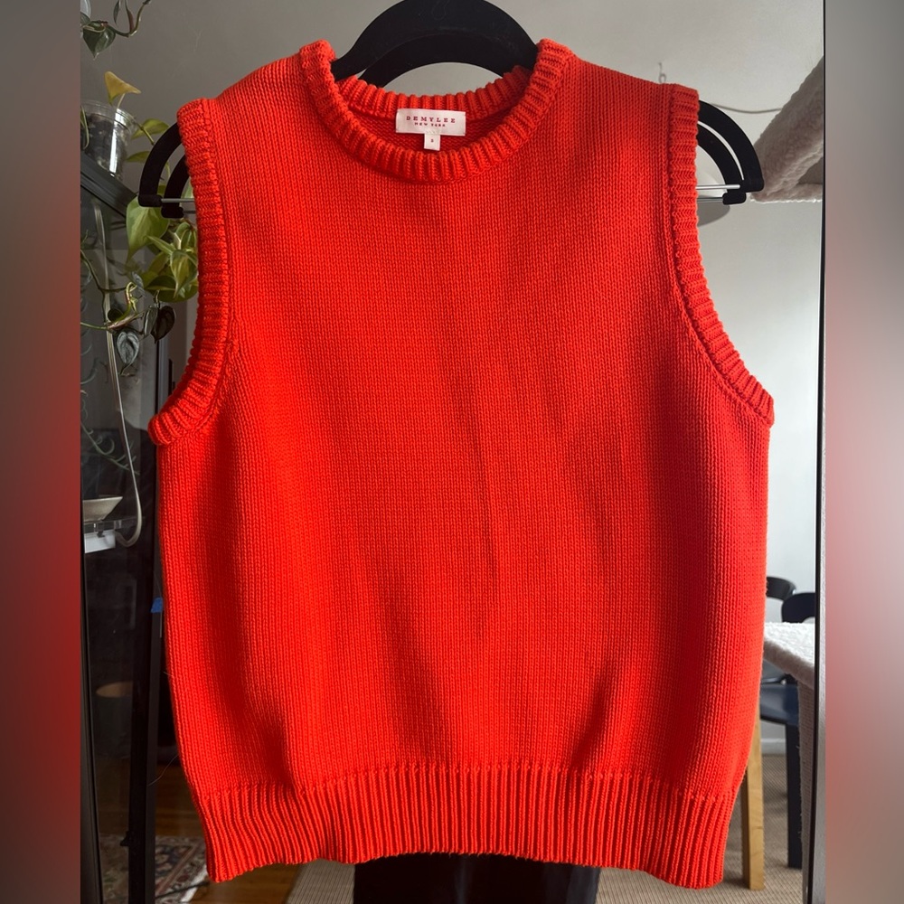 Demylee Sett vest size small TTS nwot